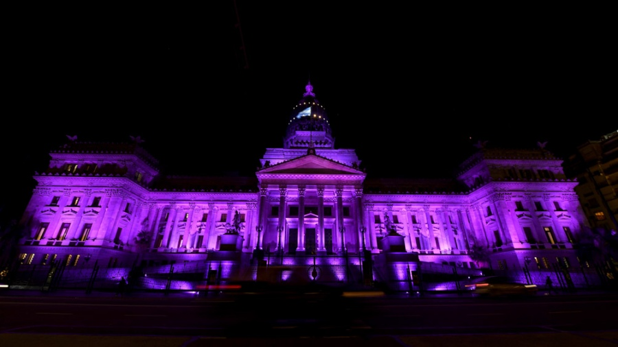 El Congreso se ilumina de violeta para concientizar sobre la enfermedad de Alzheimer