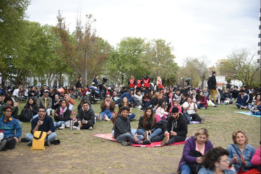 Con miles de vecinos en las plazas y ramblas, La Plata vivió un Día de la Primavera repleto de actividades