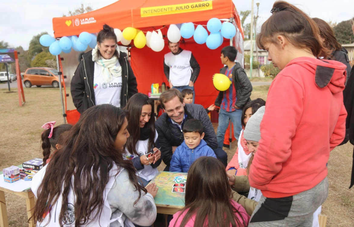 La Plata: En una nueva edición de ‘Barrio x Barrio’, vecinos de Abasto accedieron a servicios municipales cerca de sus hogares