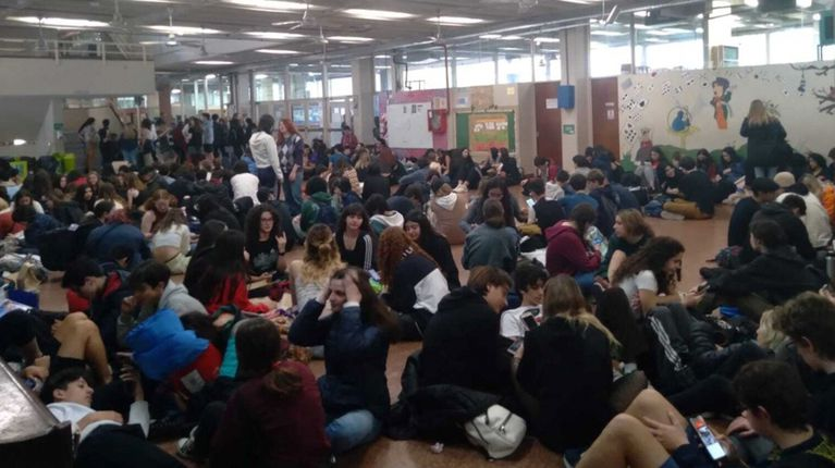 Estudiantes del Mariano Acosta levantaron la toma, pero otros colegios de CABA siguen la protesta