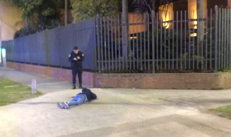 Identifican al joven acribillado a tiros a la salida de un hotel alojamiento