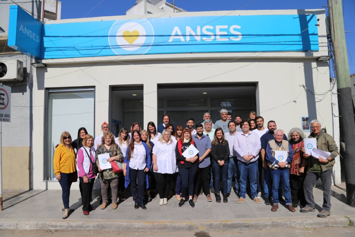 Fernanda Raverta visitó la remodelada oficina de Anses en Ciudadela