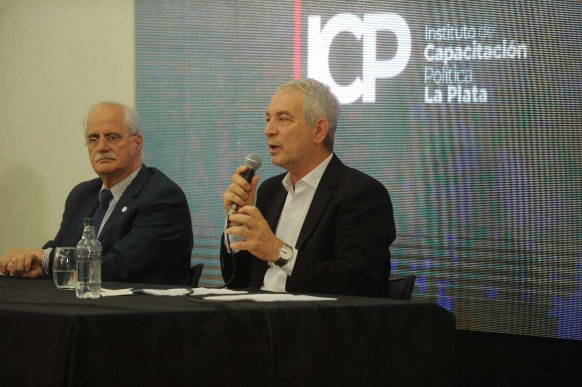 Taiana disertó en La Plata y destacó la importancia de la «unidad latinoaméricana»