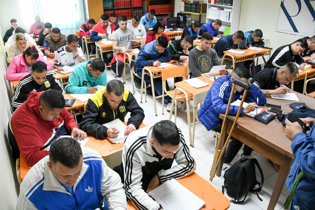 Personas privadas de libertad de cuatro cárceles bonaerenses iniciaron las pruebas para ingresar a la UNLP