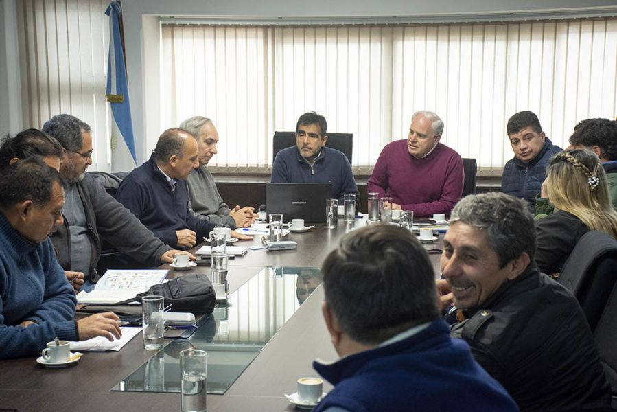 Docentes salteños acordaron con el Gobierno provincial una suba salarial del 93% anual