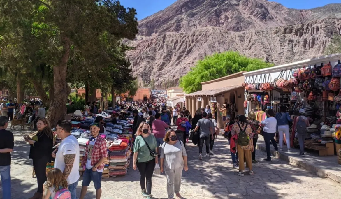 Récord turístico cerca de dos millones de personas viajan por el país este fin de semana largo