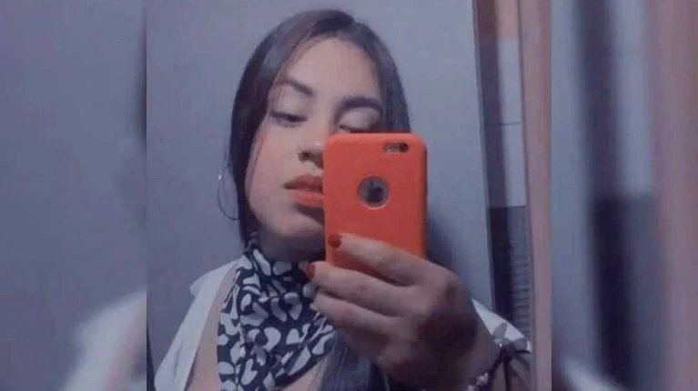 Encontraron muerta a una joven en un auto abandonado