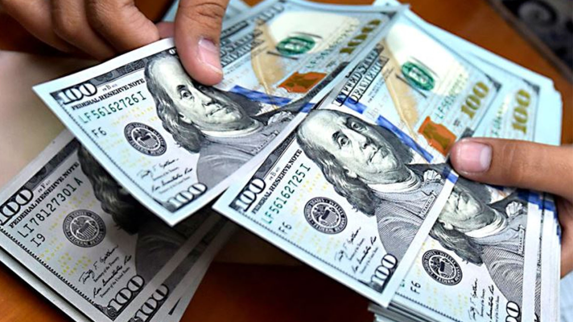 Dólar turista: cómo evitar el recargo del 25% para las compras superiores a los USD 300