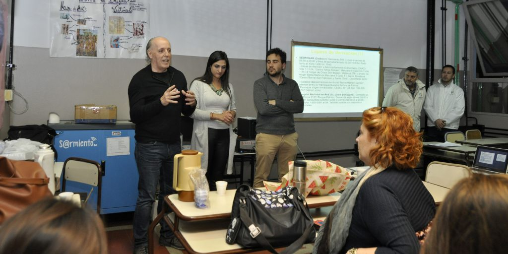 Capacitan a docentes sobre cómo abordar la problemática de las adicciones en la escuela