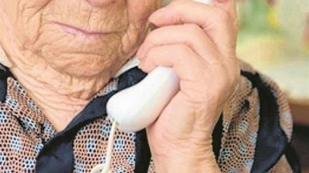 Con el cuento del nieto le robaron casi 14.000 dólares a una jubilada