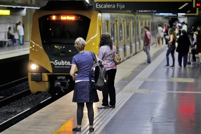La Noche de los Museos: En CABA este sábado viajar en colectivo y subte será gratis