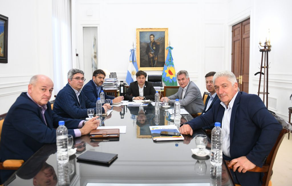 Kicillof se reunió con intendentes para analizar proyectos de riego y provisión de agua potable