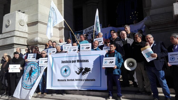 Excombatientes bonaerenses piden veto de Ley que da beneficios jubilatorios a militares