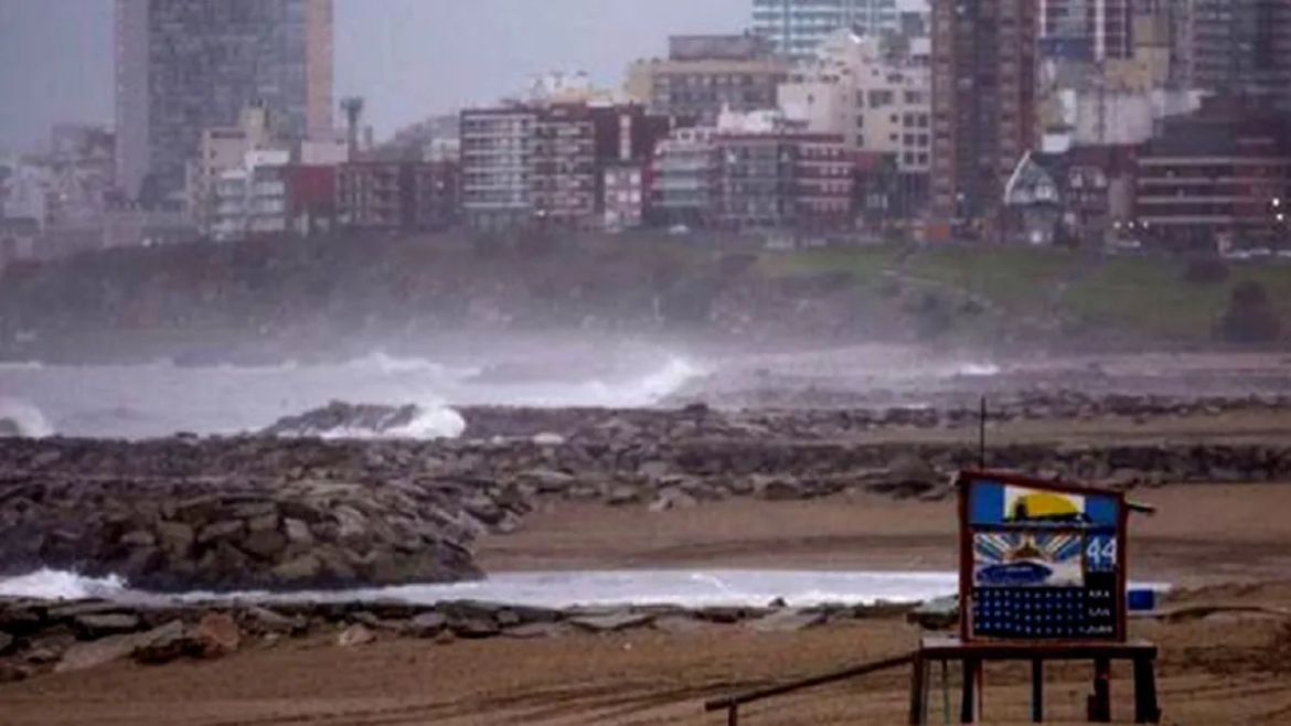 Alerta naranja por ráfagas cercanas a los 100 kilómetros por hora en la costa atlántica