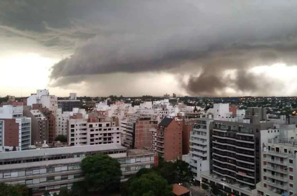 Siete provincias con alertas naranjas y amarillas por lluvias y tormentas severas