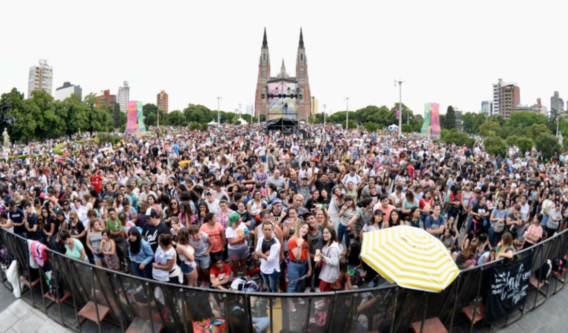 HORA POR HORA, TODOS LOS SHOWS QUE HABRÁ ESTE SÁBADO EN PLAZA MORENO