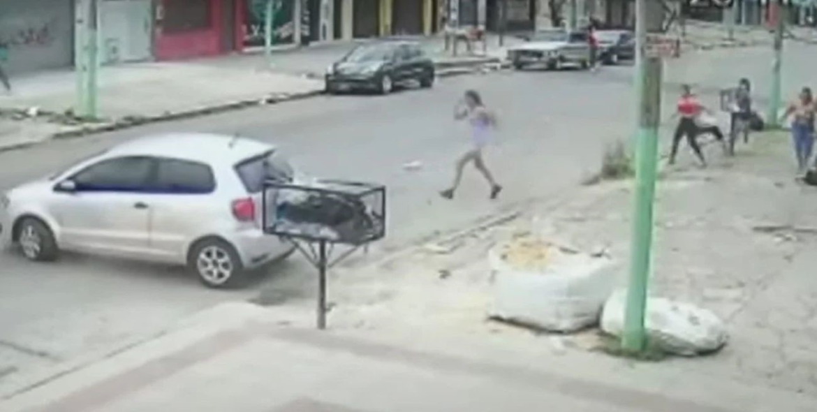 Un automovilista atropelló a un grupo de amigos y mató a una chica en Laferrere