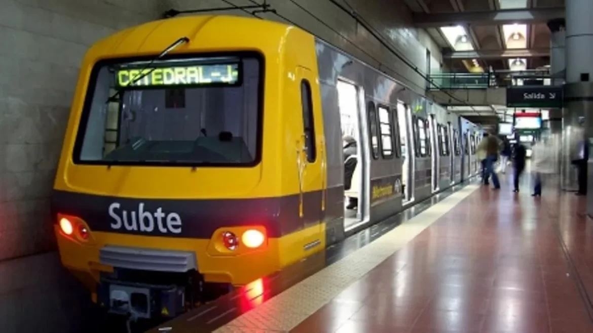 Los trabajadores del subte liberarán mañana molinetes y pararán una hora en la línea C