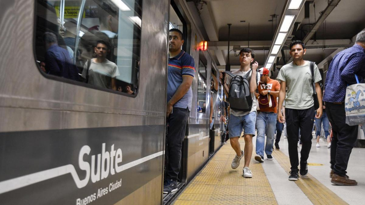 Los metrodelegados liberarán molinetes y paralizarán la línea E y el Premetro