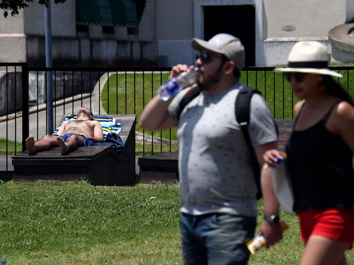 El calor no cede y hoy se espera otra jornada agobiante con 36 grados de máxima en AMBA