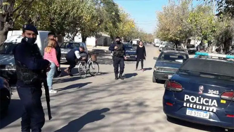 Hallan a un hombre asesinado a golpes, desfigurado y con una rueda de cuatriciclo sobre el rostro