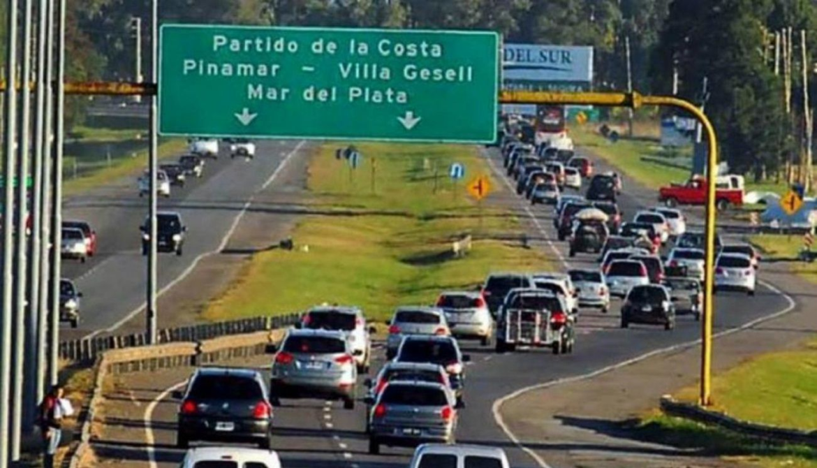 Más de 2.300 vehículos por hora en peaje hacia las playas bonaerenses por los feriados