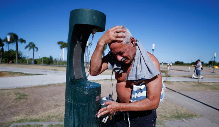 Vuelve el calor intenso y 18 provincias están bajo alerta amarilla por altas temperaturas