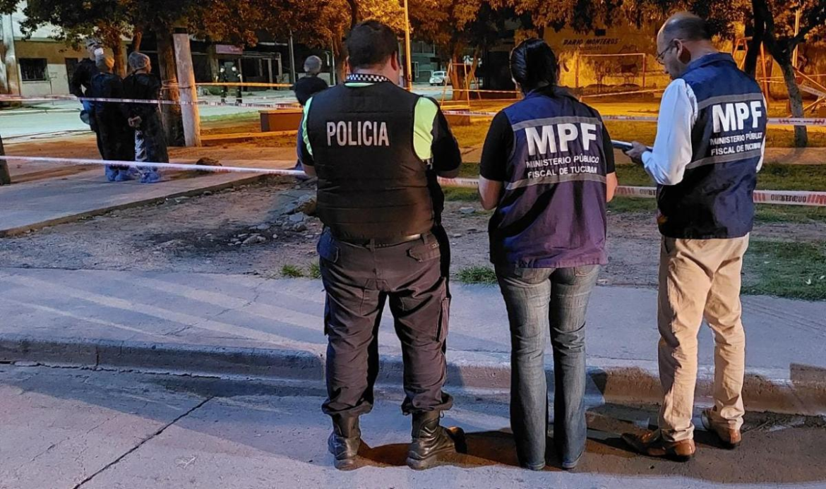 Mata a puñaladas a su pareja en una plaza y queda detenida