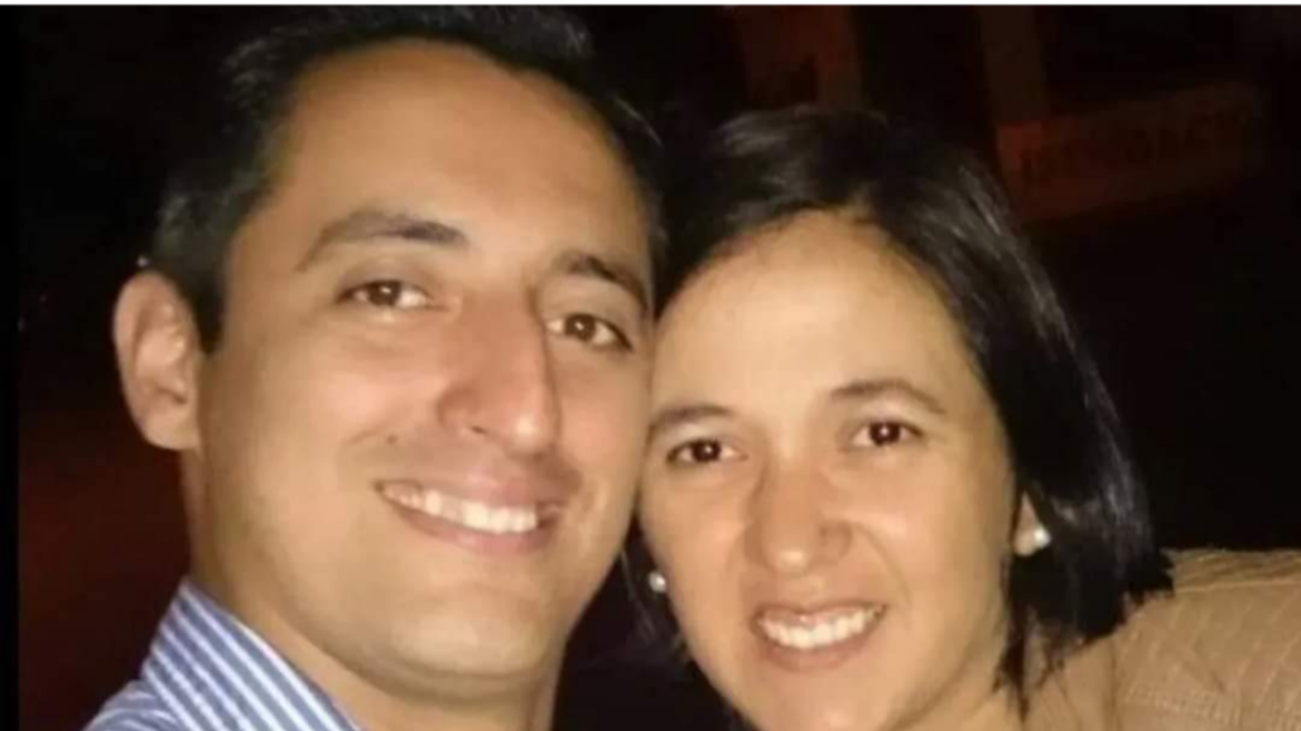 Desquiciado un policía apuñaló a su expareja, a la hija de 12 años y a un militar
