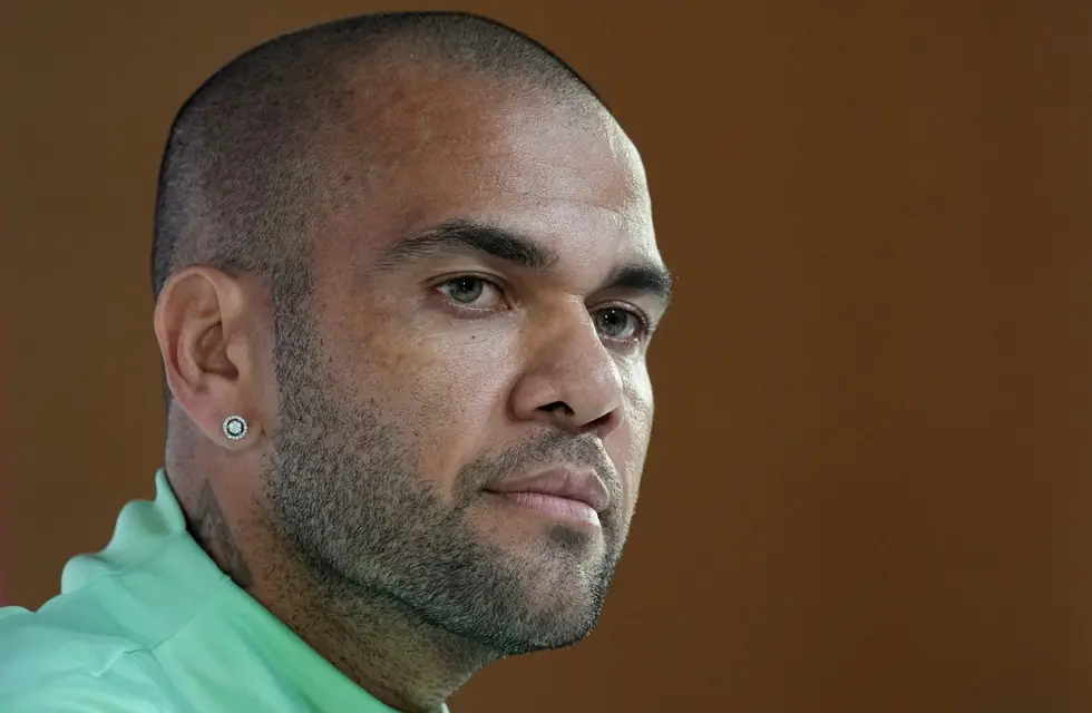 Detuvieron al futbolista Dani Alves por presunto abuso sexual contra una mujer en Barcelona