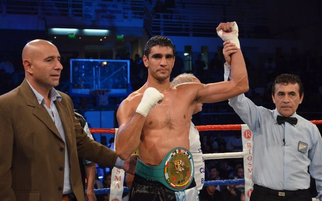 Un boxeador platense en inglaterra silenció Wembley con un brutal KO y se llevó el título