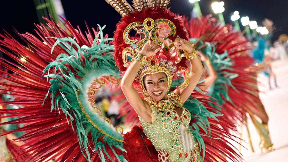Los turistas gastan $10.000 promedio por noche en los carnavales de Gualeguaychú y Corrientes