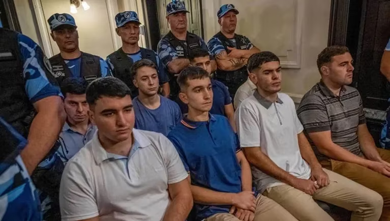 Les sacaron los celulares a los rugbiers “Lo único que nos mantenía vivos”