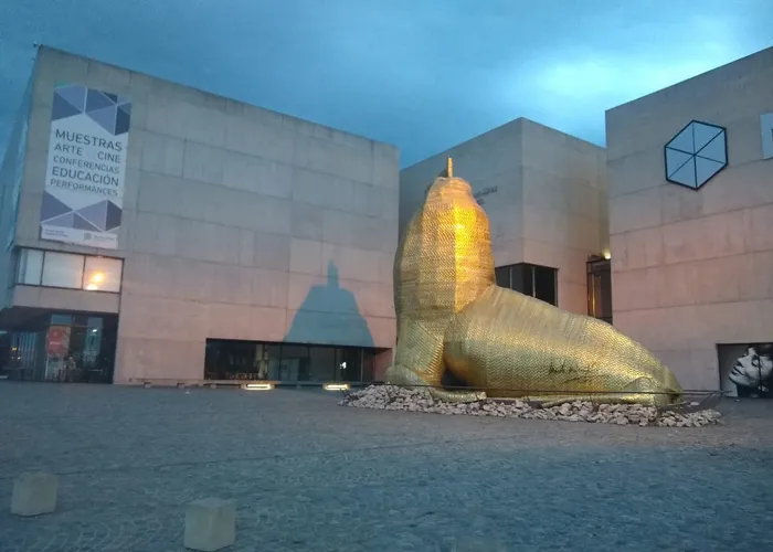 El museo Mar de Mar del Plata propone Hora Mágica 3, DJs, performers y fiesta.