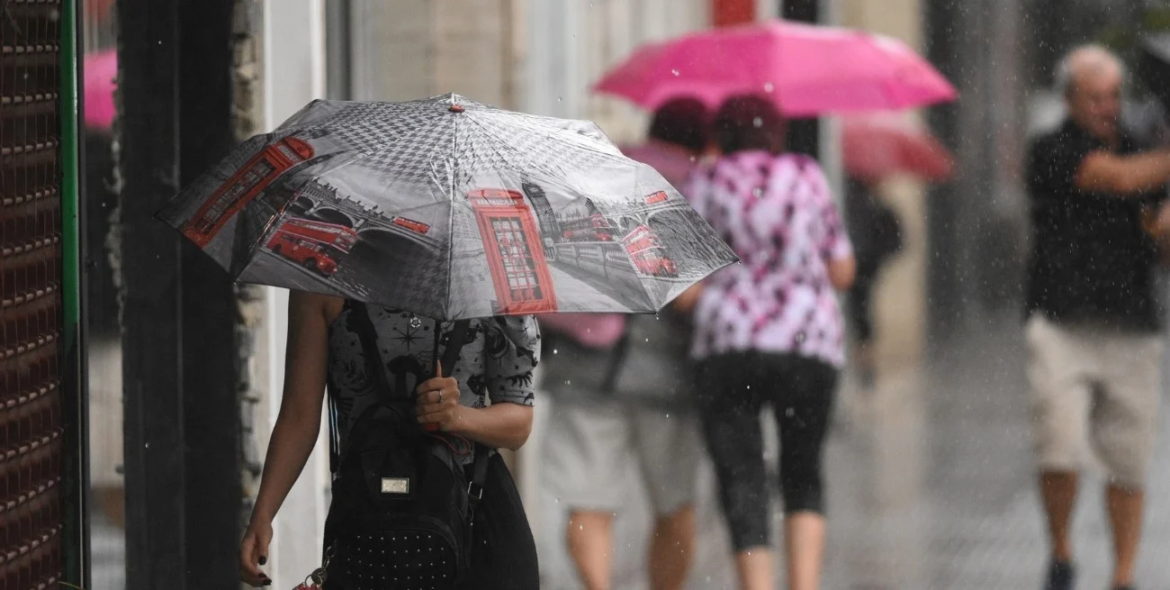 Rige un alerta amarilla por tormentas en 10 provincias y en otras tres por vientos
