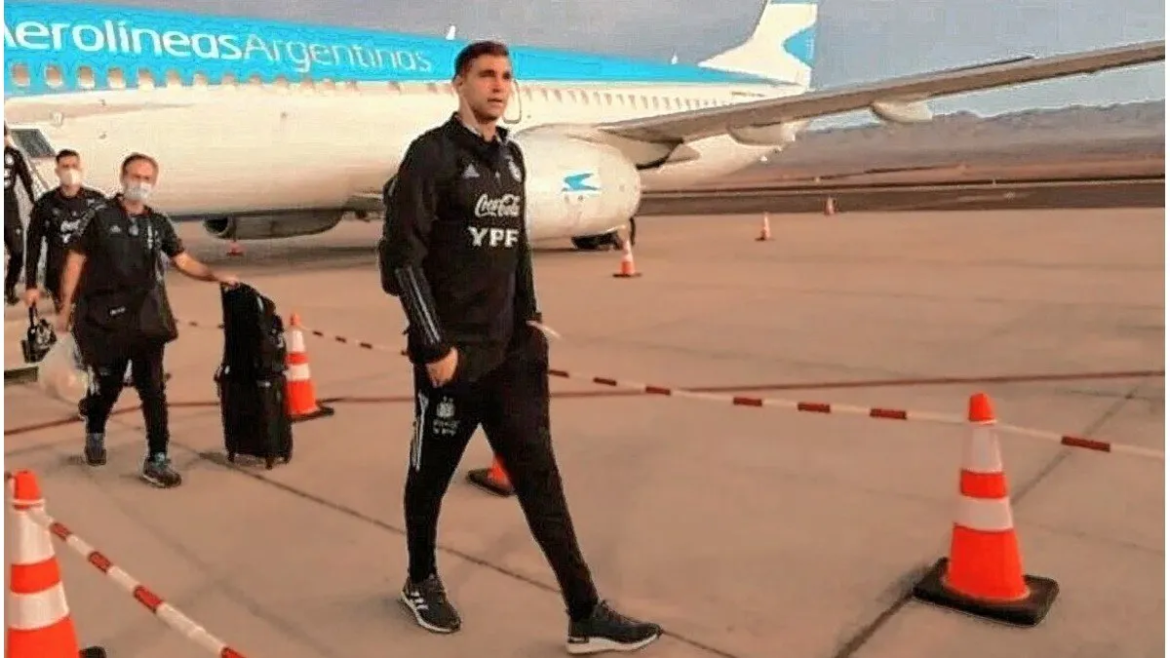 «Dibu» Martínez arriba al país para sumarse al seleccionado argentino