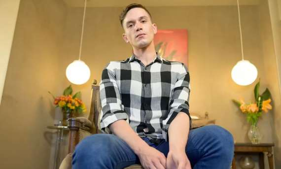 Joven que denunció a Jey Mammon dice que 114 personas le aseguraron que fueron abusadas por famosos