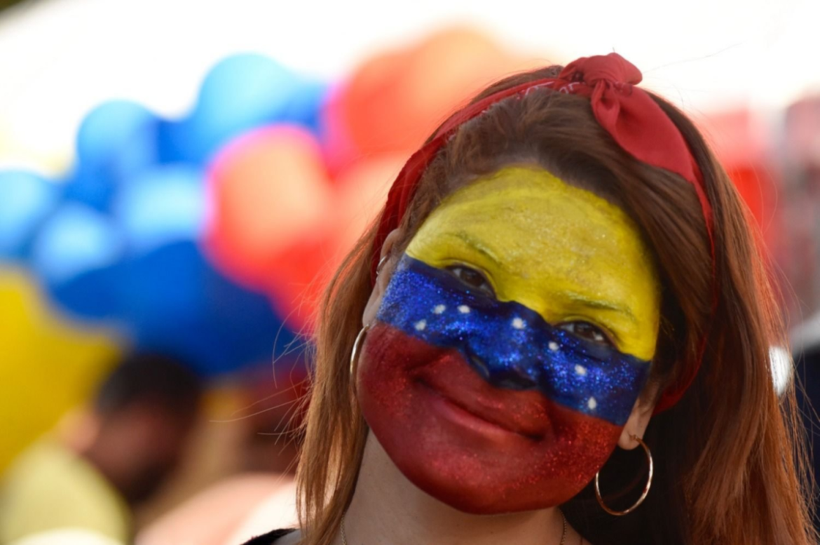 La cultura venezolana conquista la plaza Islas Malvinas con gastronomía, música y danza