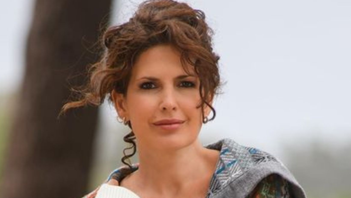 Las impactantes fotos de Isabel Macedo en micro-bikini a sus 47