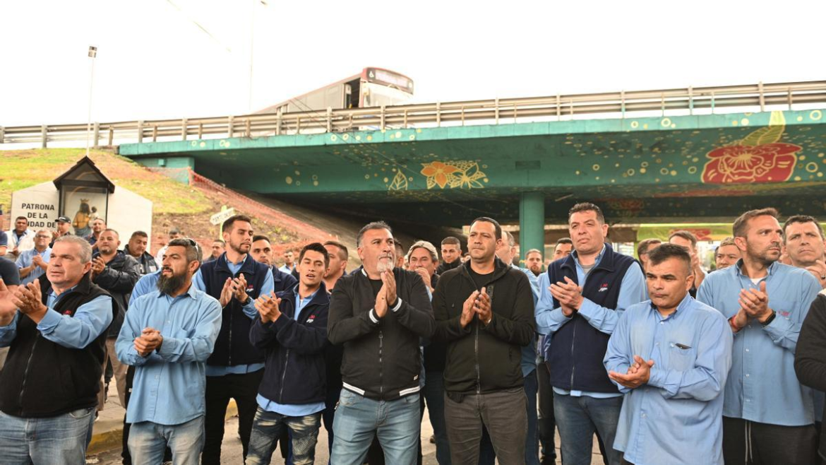 «El paro es por tiempo indeterminado hasta que suelten a los compañeros», dicen los choferes