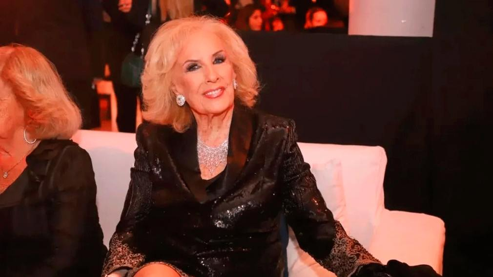 Mirtha Legrand tuvo su primera salida después de su operación: las fotos de su visita al teatro