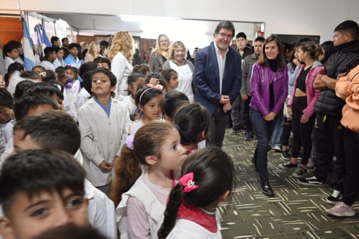 Alberto Sileoni : “La escuela tiene la valoración social más alta ”