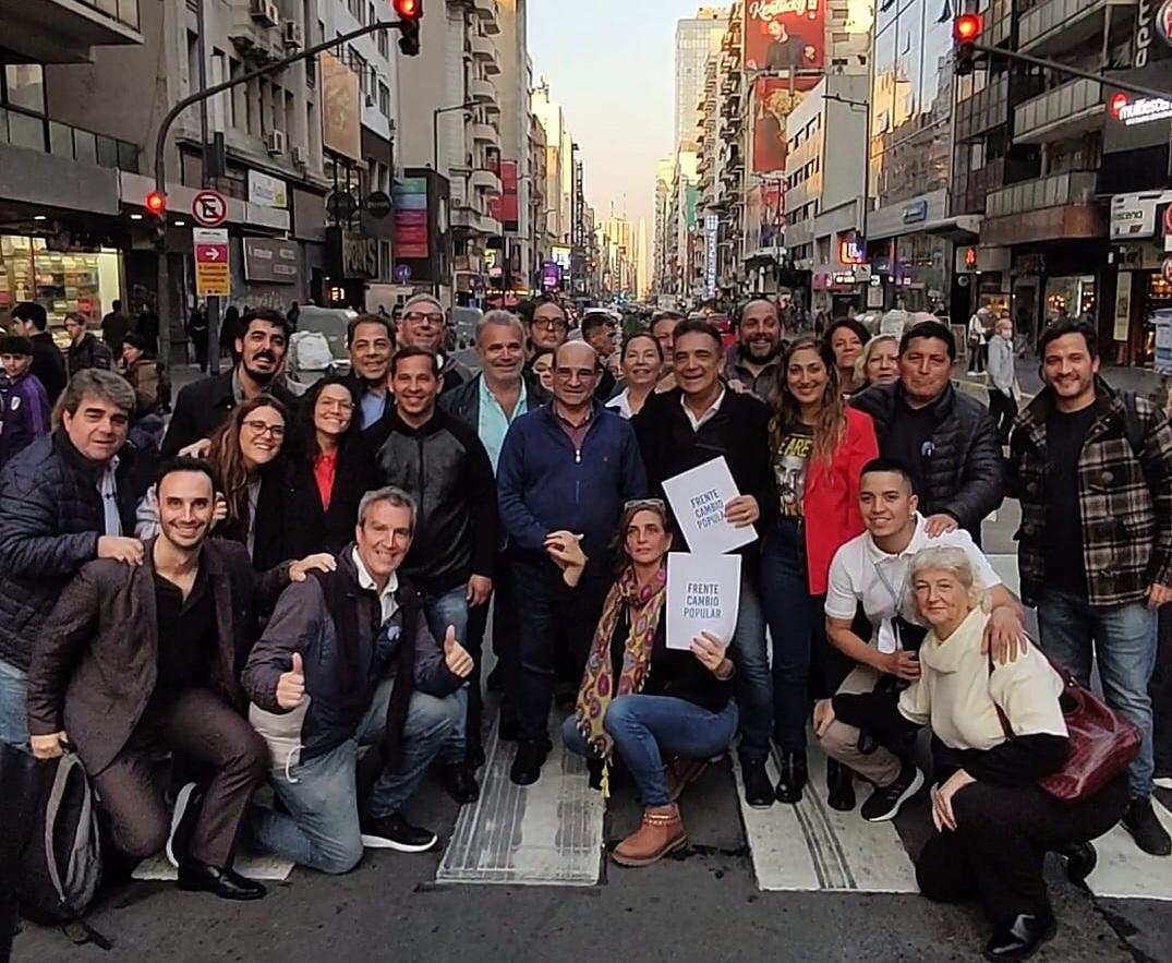 Nito Artaza, candidato a Jefe de Gobierno por la Ciudad Autónoma de Buenos Aires conformó el «Frente Cambio Popular», con el que competirá en los próximos comicios