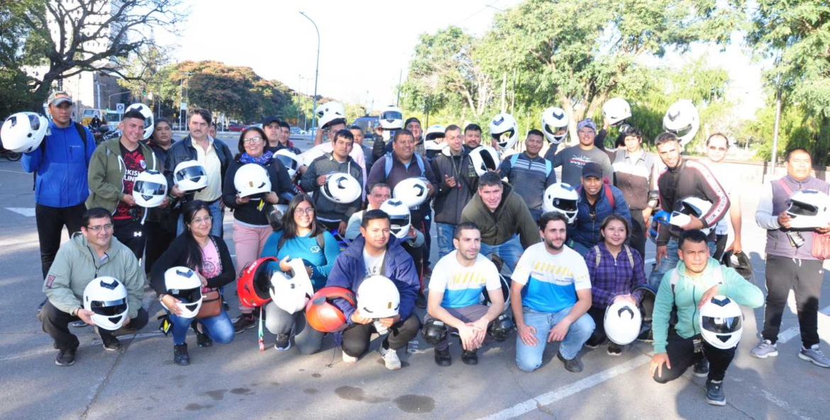 Entregaron cascos a 1.500 motociclistas en jornadas de capacitación sobre seguridad vial
