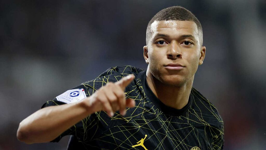 Malestar en directivos del PSG tras el anuncio de Mbappé de que no renovará su contrato