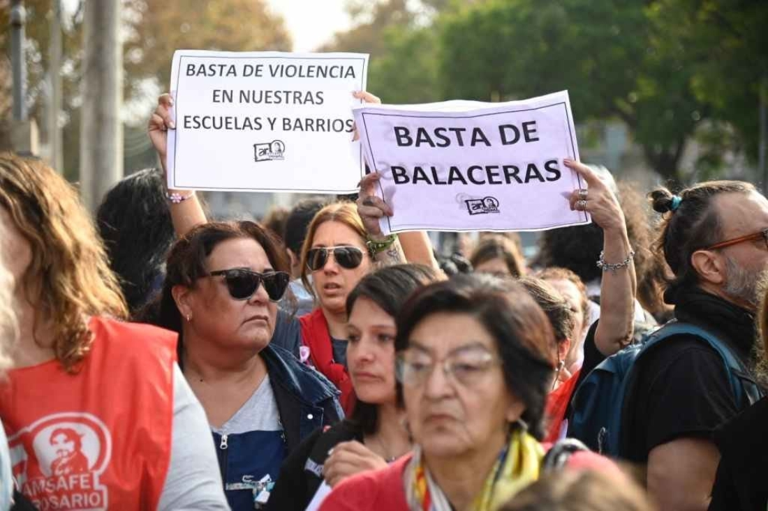 Masiva movilización y paro de docentes para pedir «seguridad» en las escuelas de Rosario