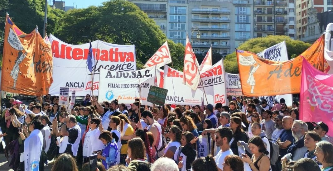 Un sector de sindicatos docentes realizará hoy una jornada nacional de lucha por mejores salarios