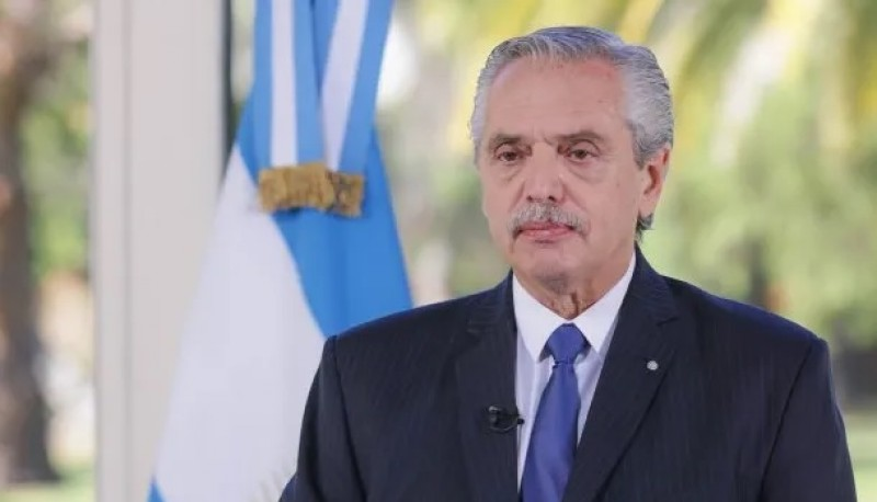 El Presidente recorre el centro espacial donde se desarrolla el lanzador argentino de satélites