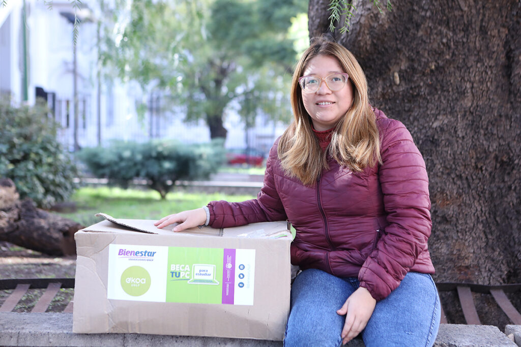 Nueva entrega de computadoras para estudiantes de la UNLP