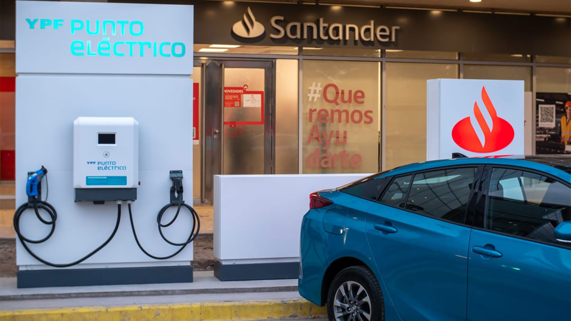 YPF inauguró primer punto de carga eléctrica de vehículos fuera de su red de estaciones de servicio